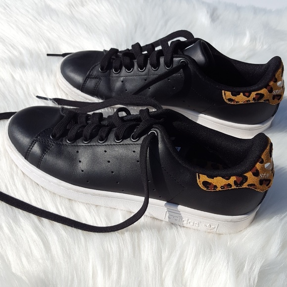 stan smith black with leopard